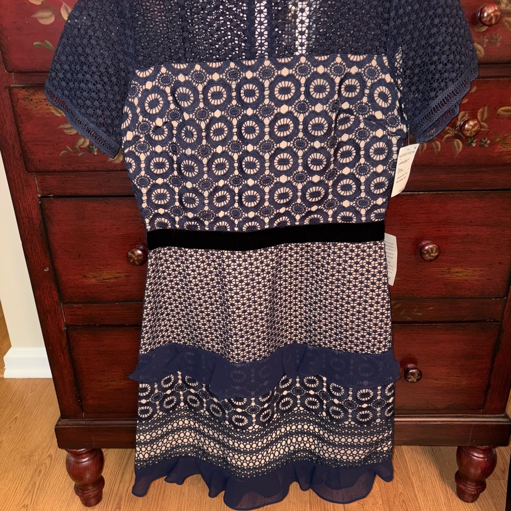 Chelsea28 Navy Blue and White Short Sleeve Midi Dress